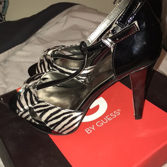 Zebra Guess heels - Picture 2 of 3